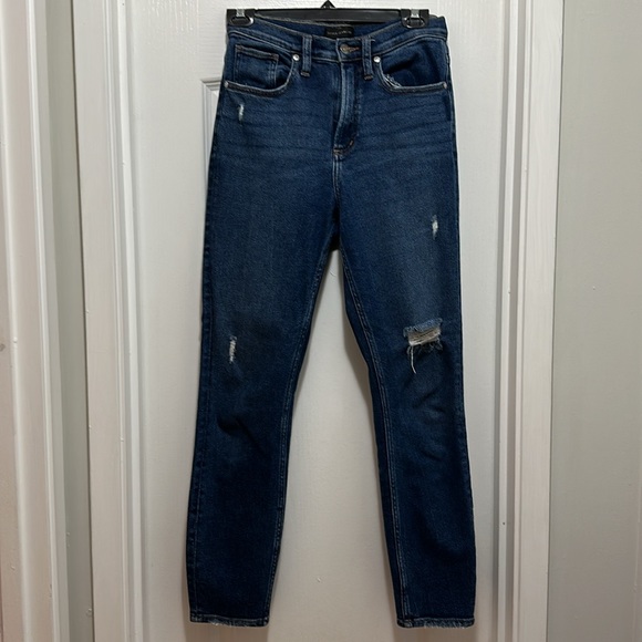 Silver Jeans EUC - Picture 2 of 5